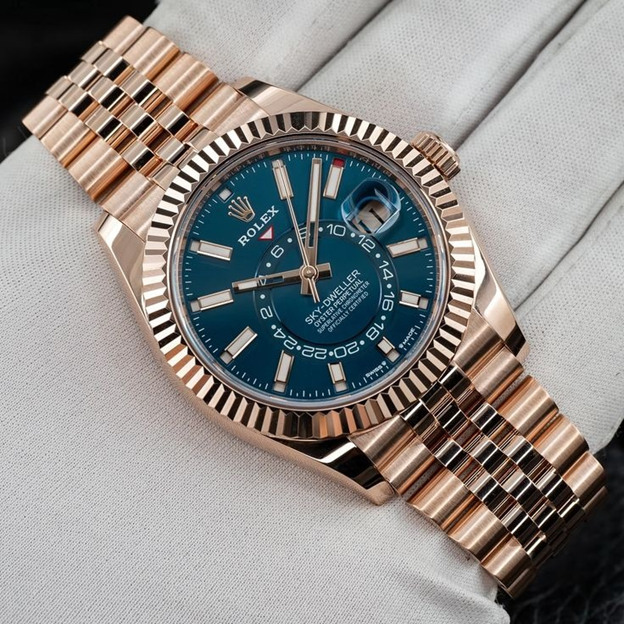 Rolex Sky-Dweller: A Stunning Combination of Everose Gold and Turquoise Elegance